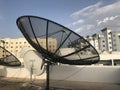 Umbrella antennas radiate vertically polarized ground waves in an omnidirectional radiation pattern and which is fixed in terrace