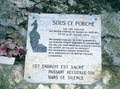 Commemorative plaque at the entrance of the cave Luire in the Vercors.