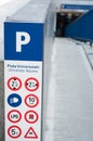 Universitate parking sign