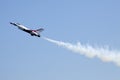 USAF Thunderbird F-16 - Power Stall Flyby