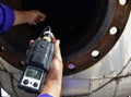 Measuring gas with gas detector