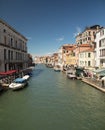 Venezia - Vista sul canale d`acqua e architettura tipica delle case Royalty Free Stock Photo