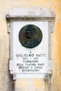 Vertical shot of a building with a memorial to Guglielmo Raetz, Pordenone, Italy