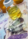 Vials with medication on banknotes Bolivarian, shady deal of medicines in full crisis of Latin American country