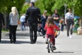 Lots of people on the esplanade in Gmunden on Mother`s Day in the sunshine, Ãâsterreich, Europa