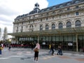 Entrada principal museo de Orsay en Paris con personas Royalty Free Stock Photo