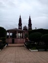 Vista del jardin, kiosco y parroquia en Ecuandureo Michoacan