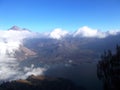 vulcano piccolo con lago, dentro uno grande