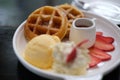 Waffles and vanila ice cream