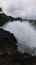 waves crashing against the rocks menjadi serpihan