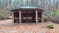 Weather protection made of wood in the forest with wooden benches and a table structure, mobile Foto