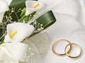 Wedding rings with calla bouquet Royalty Free Stock Photo