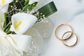 Wedding rings with calla bouquet Royalty Free Stock Photo