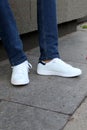 White tennis shoes are a basic that have transcended trends throughout history. To walk, to work or simply to be at home