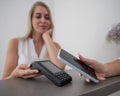 A woman pays using a non -contact payment of the NFC used by a smartphone.