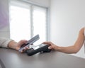 A woman pays using a non -contact payment of the NFC used by a smartphone.