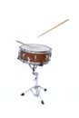 Wood snare drum with floating sticks