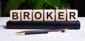 The word BROKER is written on the wooden cubes of the diary near the handle