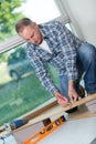 Worker install laminate floor