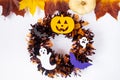 Wreath on the door, Halloween step by step instructions, diy. Thanksgiving door decor, lesson for children. Step 5