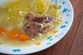 Zuppa con carne di manzo