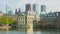 Binnenhof with fountain in pond.