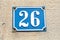 Blaues Hausnummernschild Nr. Sechsundzwanzig, Deutschland