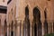 Columnas en el Patio de los leones de la Alhambra.