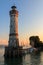Der Leuchtturm an der Hafeneinfahrt der Insel Lindau am Bodensee in Bayern, Deutschland