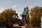 Goethe-Schiller-Denkmal in Weimar im Sonnenlicht am Morgen bei blauem Himmel