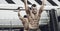 Guy bodybuilder do chin-ups