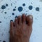 Magetan 12 September 2023My left foot is brown, fingernails, skin on white ceramic, black paint stains on the terrace of the house