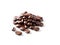 Photo close-up roasted coffee beans on white background