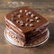 Photo Indulgent chocolate cake with luscious ganache topping, dessert perfection