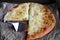 Photo macro delicious large khachapuri with cheese