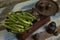 Portion of okra on old scale plate. The text, in Portuguese: maximum load 10 kg