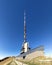 Telecommunication repeater antenna from the top