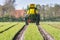 Tractor die landbouwgif spuit, Tractor spraying pesticides