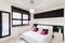 Vibrant cottage - Modern bedroom