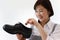 A woman who puts a 10-yen coin in leather shoes