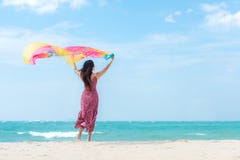 暑假亚洲女性的生活方式是 穿着服装的夏日旅行 在沙滩上站着寒意库存照片 图片包括有女性 享用 暑假亚洲女性的生活方式是 穿着服装的夏日旅行 在沙滩上站着寒意库存照片 图片包括有女性 享用