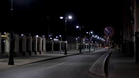 空荡荡的城市街道 黑天背景的街灯库存素材深夜库存照片 图片包括有 空荡荡的城市街道 黑天背景的街灯库存素材深夜库存照片 图片包括有