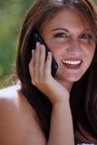 1 cell henne utomhus teen telefonsamtal Arkivfoto