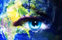 Aarde en blauw menselijk oog met violette en roze dagmake-up EPlanetaarde en blauw menselijk oog met violette en roze dagmake-up stock fotografie Aarde en blauw menselijk oog met violette en roze dagmake-up EPlanetaarde en blauw menselijk oog met violette en roze dagmake-up stock fotografie