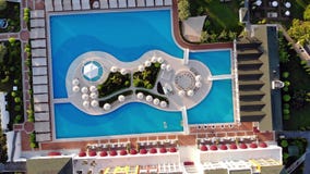 Abej?n a?reo del hotel de lujo tirado en el hotel de Amara Dolce Vita en Kemer, Turqu?a Salida del sol en la playa, actividad de almacen de video Abej?n a?reo del hotel de lujo tirado en el hotel de Amara Dolce Vita en Kemer, Turqu?a Salida del sol en la playa, actividad de almacen de video