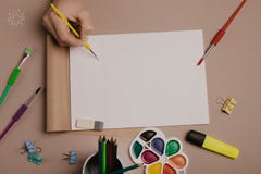 Abgehobener Betrag im Sketchbook Draufsicht des kreativen Künstlerarbeitsplatzes Hintergrund der Malerei, Kunstbriefpapier stockbilder Abgehobener Betrag im Sketchbook Draufsicht des kreativen Künstlerarbeitsplatzes Hintergrund der Malerei, Kunstbriefpapier stockbilder