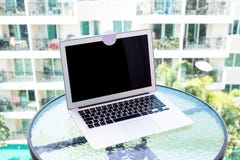 Abschluss blockiert oben das bedeckte Webcam mit einem weißen Aufkleberband lizenzfreie stockbilder Abschluss blockiert oben das bedeckte Webcam mit einem weißen Aufkleberband lizenzfreie stockbilder