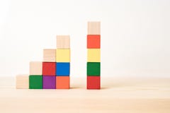 Abstrakcjonistyczny geometryczny istny drewniany barwiony sześcian na drewnianym podłogowym tle i ja ` s nie 3D odpłacamy się Ja Obrazy Stock Abstrakcjonistyczny geometryczny istny drewniany barwiony sześcian na drewnianym podłogowym tle i ja ` s nie 3D odpłacamy się Ja Obrazy Stock