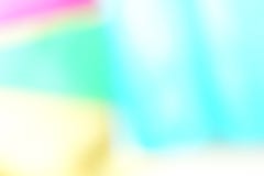Abstrakt begrepp blured geometrisk pappers- bakgrund för defocused effekt Färger för neontrendmode fotografering för bildbyråer Abstrakt begrepp blured geometrisk pappers- bakgrund för defocused effekt Färger för neontrendmode fotografering för bildbyråer