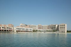 Abu Dhabi, United Arab Emirates, el 20 de mayo de 2017: Ritz-Carlton Hotel foto de archivo Abu Dhabi, United Arab Emirates, el 20 de mayo de 2017: Ritz-Carlton Hotel foto de archivo